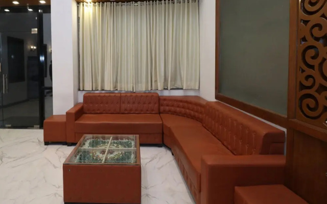 OYO 25076 Omang Hotel