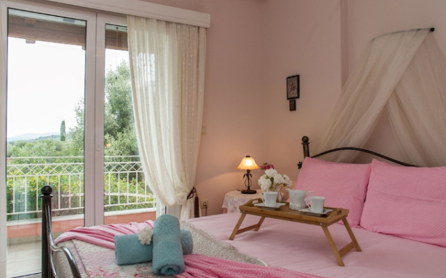 Country house with panoramic view and beach access