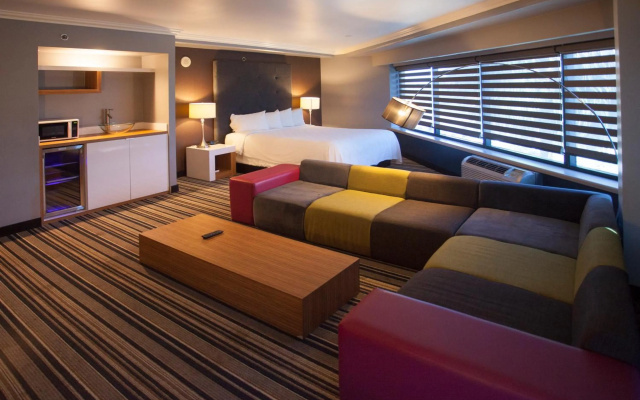 Hotel Huntington Beach - Image 6