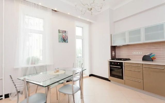 LUXKV Apartment on Zemlyanoy Val 52
