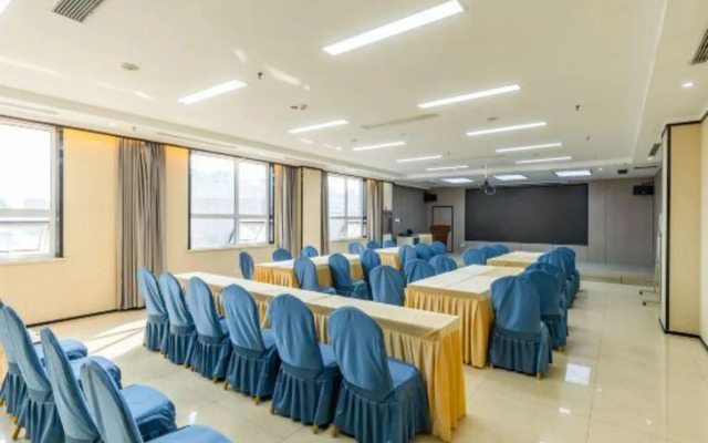 Fairyland Shangpin Hotel (Hengshui Yirancheng Railway Station)