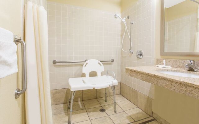 Days Inn & Suites Waterloo