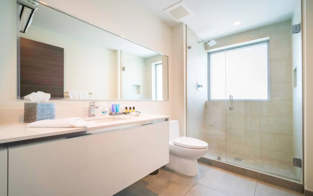 CH Deluxe Apartments  by MDR