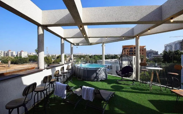 Luxurious Penthouse in Tel Aviv with Pool