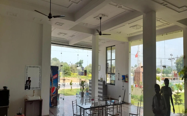 Capital O 82220 Athitya Resort