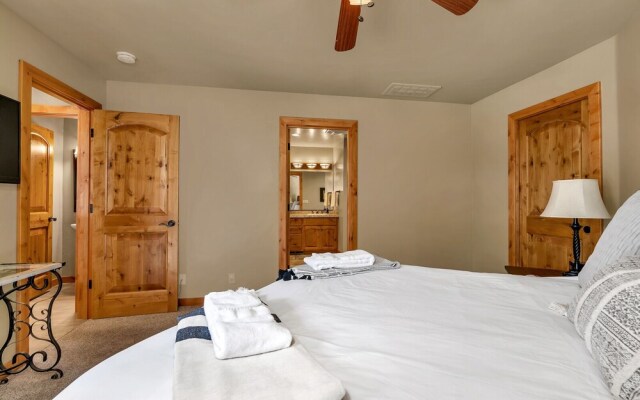 Bass Lake Beauty! 4 BDR Sleeps 16, Lakefront Views