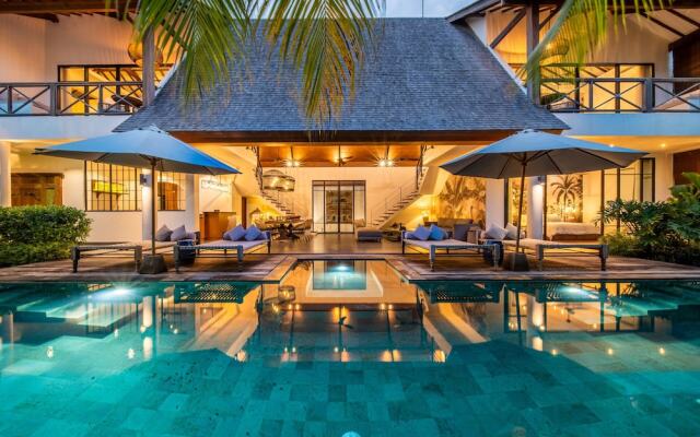 Exclusive Villas Complex, 8 BR, Canggu With Staff
