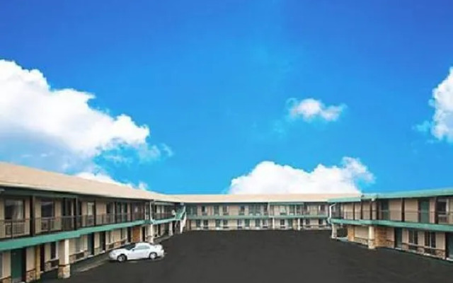 Super 8 - North Lima OH