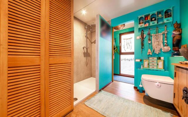 Cozy Lodge Retreat Close to Amsterdam on the Vecht