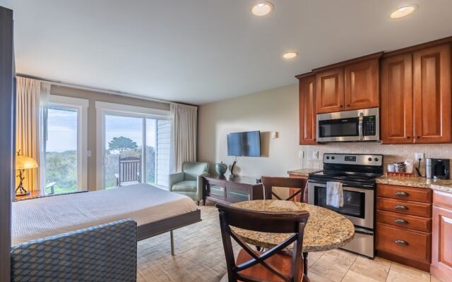 Pacific Reef Hotel & Light Show