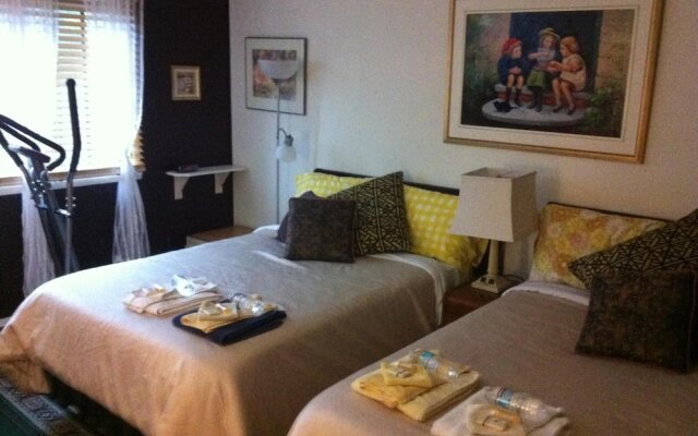 Repos & Manna Downtown Montreal