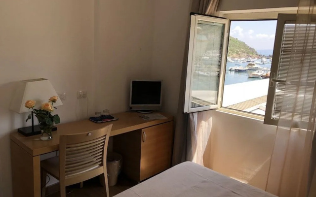 Bi Hotel