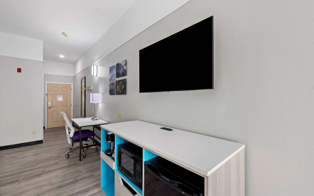 La Quinta Inn & Suites by Wyndham Raymondville