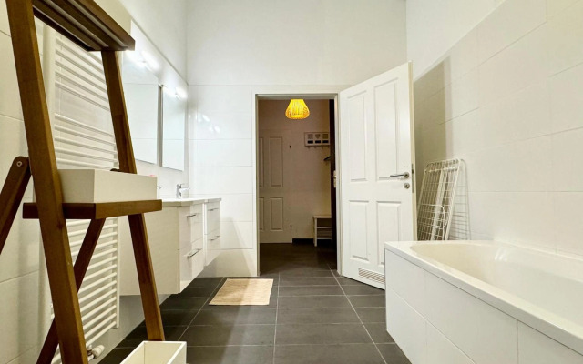 Premium Apartment located at the famous Vienna Kutschkermarkt