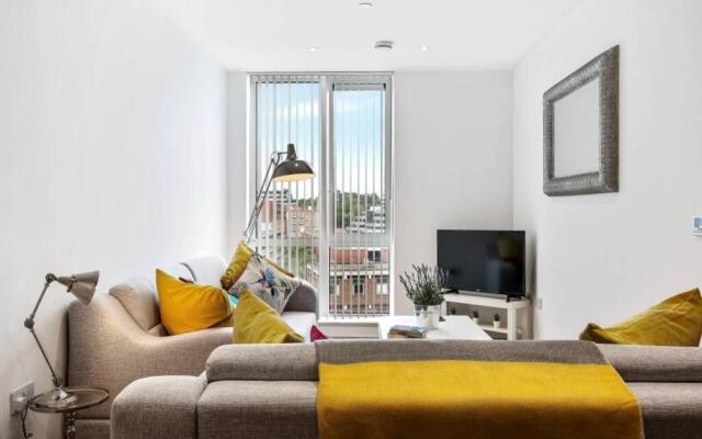 Stylish 2 Bed/2 Bath, Parking - Bracknell Centre
