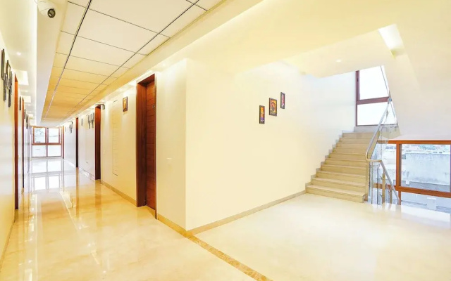 Oriva Tulips Inn and Suites - Nr. Majestic