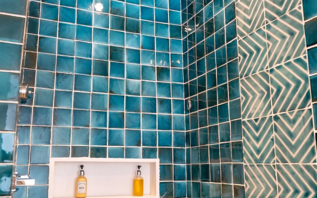 Le Mersenne Zanzibar, Autograph Collection