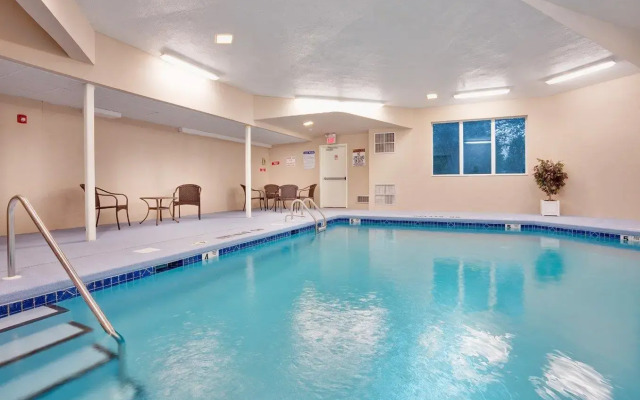 Baymont by Wyndham East Windsor Bradley Airport