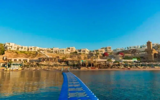 Sharks Bay Hotel & Padi Butterfly