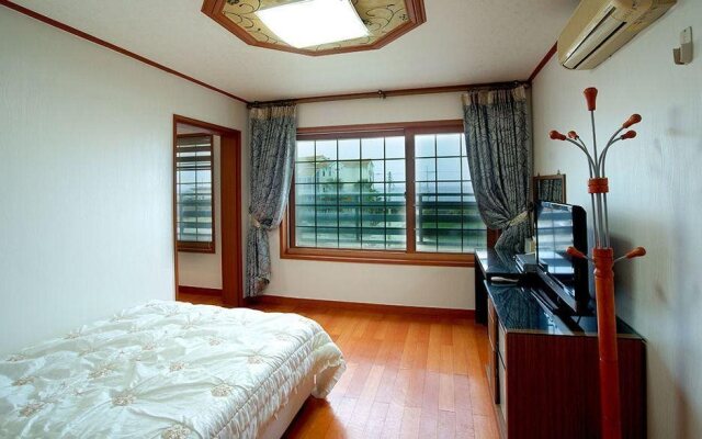 Jeju E-house Pension