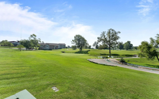 Take A Holiday 2 Bedroom Condo by RedAwning