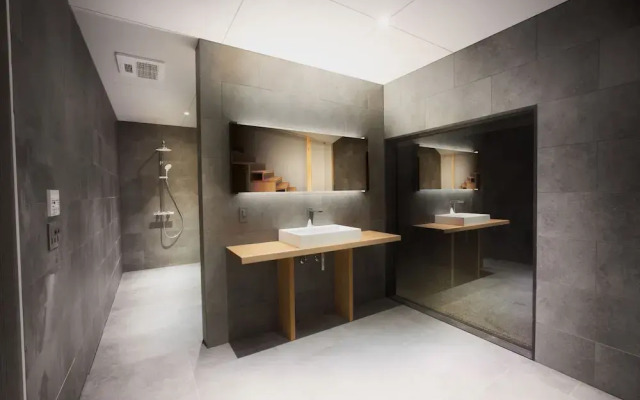 The Expedition Hotel Zenagi