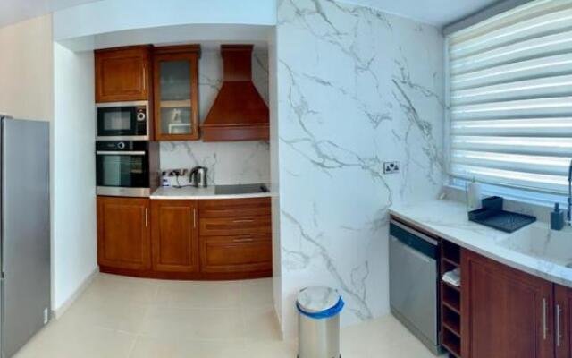 luxury 2 bed room apartment fully furnished