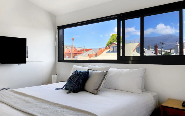 Sullivans Cove Apartments