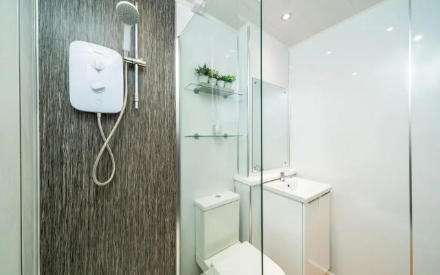 The Jam - Cunningly Good Cunningham Street Apartment