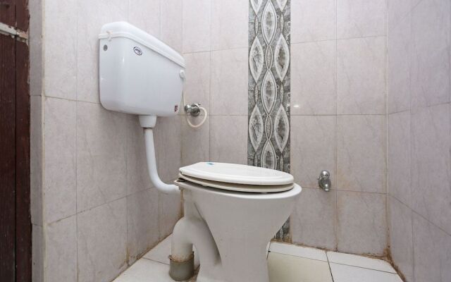 OYO 9846 Royal Plaza