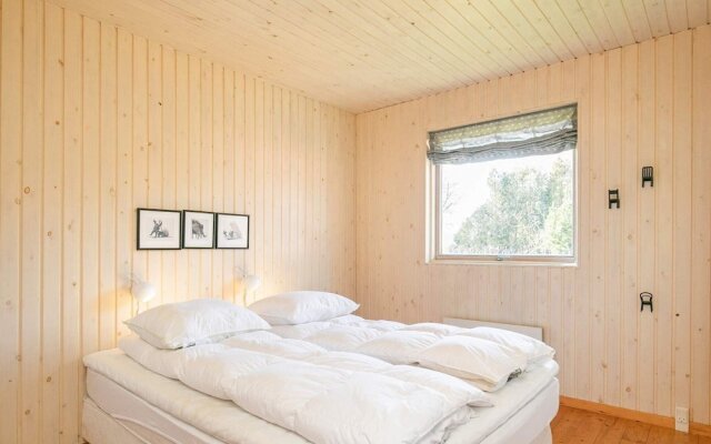 Modern Holiday Home in Humble With Sauna