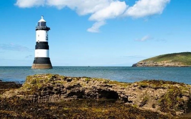 Cozy Wigwam With Heating & tv