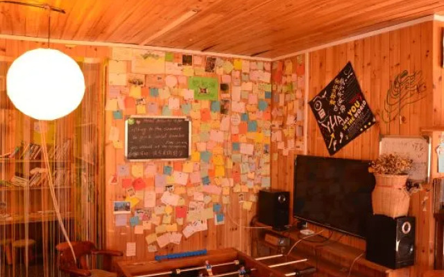 Dragon's Den Hostel