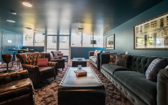 Ginosi Downtown Apartel