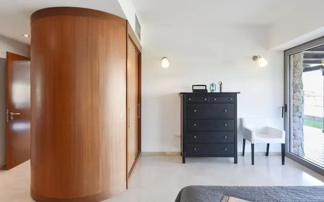 Villa With Private Pool in the Golf Resort