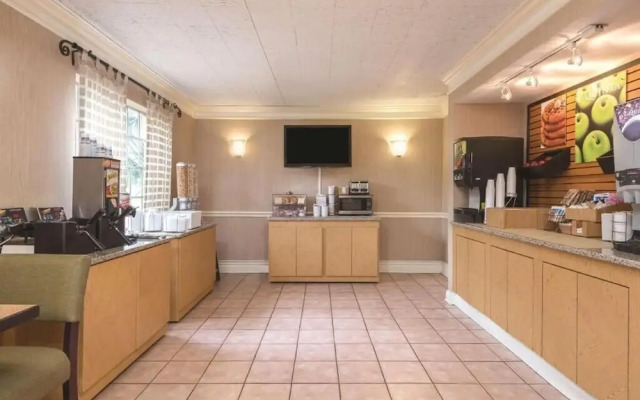 Causeway Inn - Metairie
