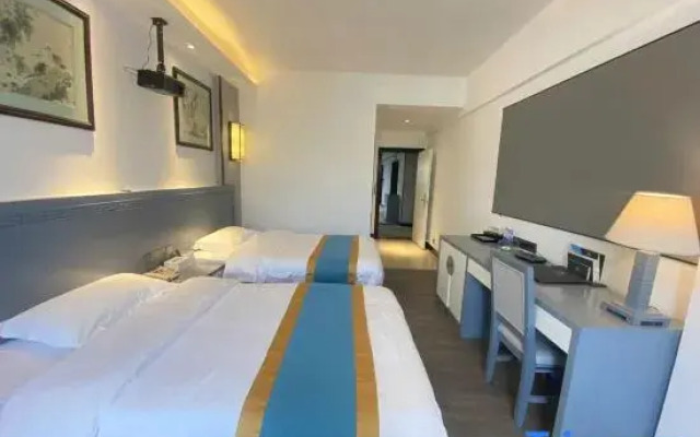 Beihai Bainian Hotel (Beihai Old Street)