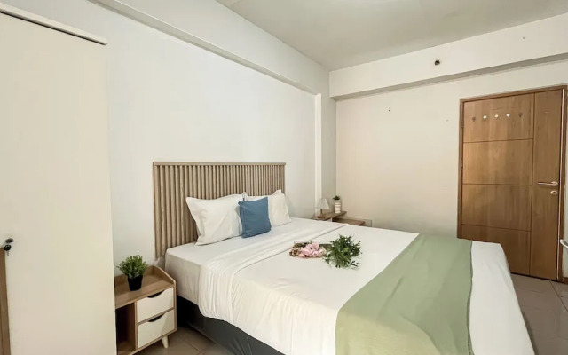 Basic Studio Room Apartment At Green Palm Residence