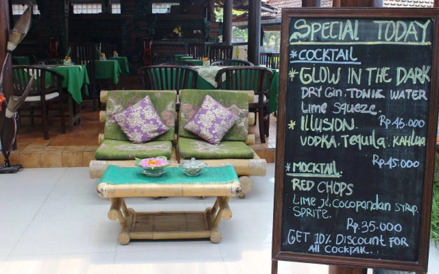 Anom Beach Hotel