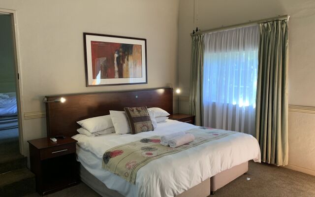 Shangri-La Country Hotel