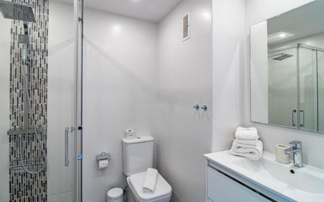 SAT1-walking distance to Puerto Banus