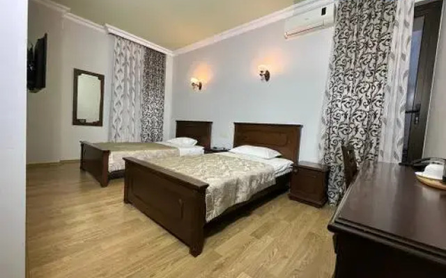 Eiffel Hotel