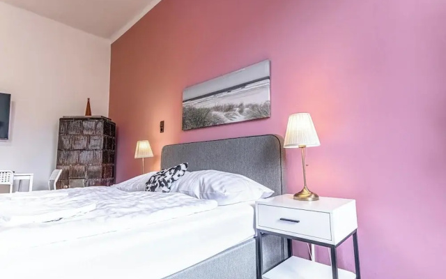 Near AKH Hospital 2 Stylish Apartments