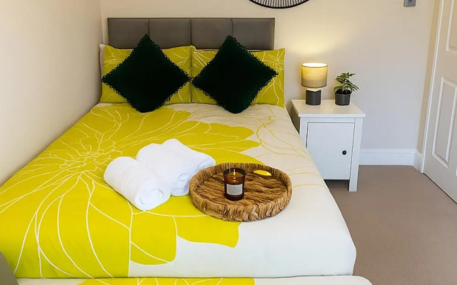 2 Bed Apartment - Sleeps 4 - Parking - Wifi