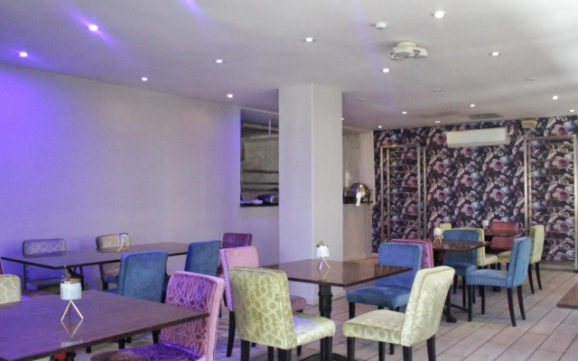 Reef Hotel