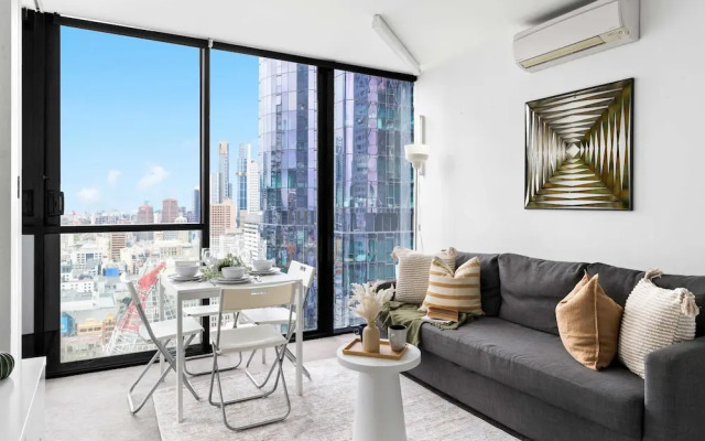 Cozy & Central 2BR Stay, Near Cbd, Free Parking