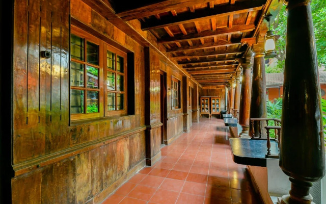 OYO 7384 Rossitta Wood Castle