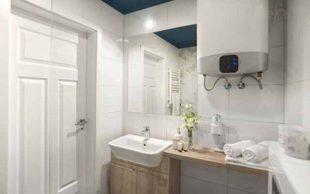 7 Continents Apartments