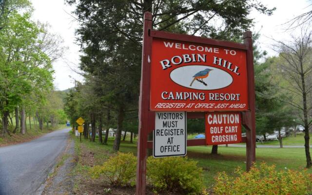 Robin Hill Camping Resort Deluxe Cottage 13