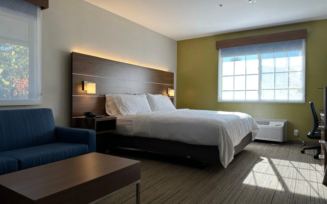 Holiday Inn Express & Suites Mountain View Silicon Valley by IHG